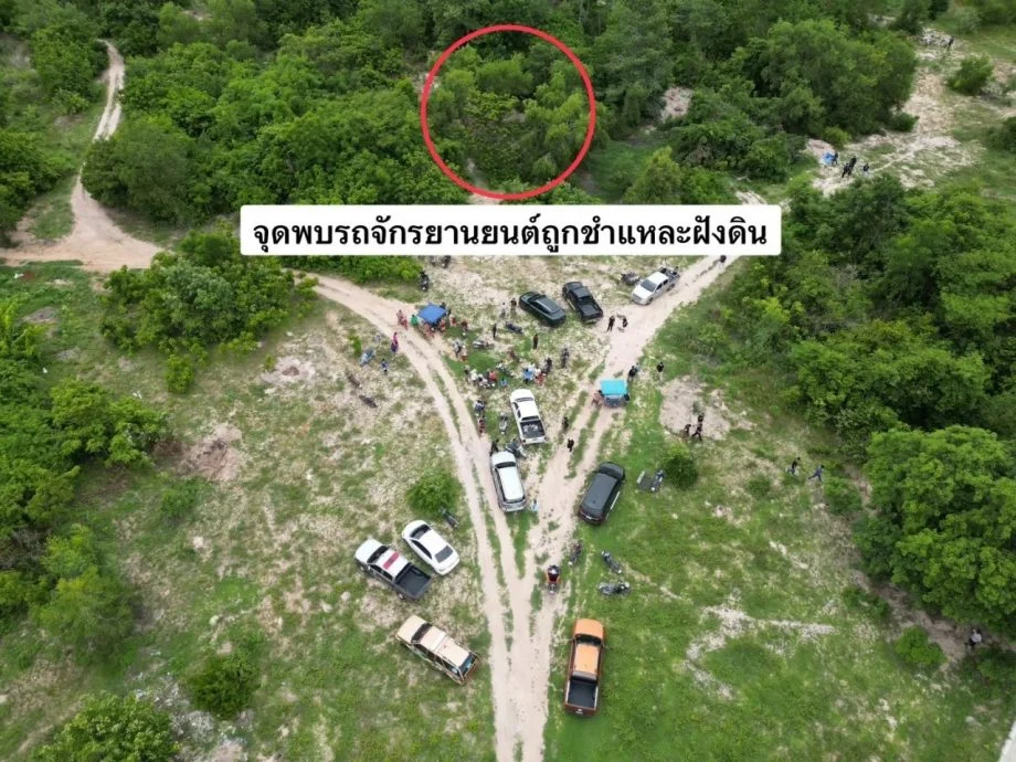 俄姐弟出门购物失踪 摩托被拆解埋废墓地