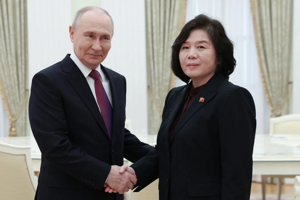 俄罗斯总统会见朝鲜外相