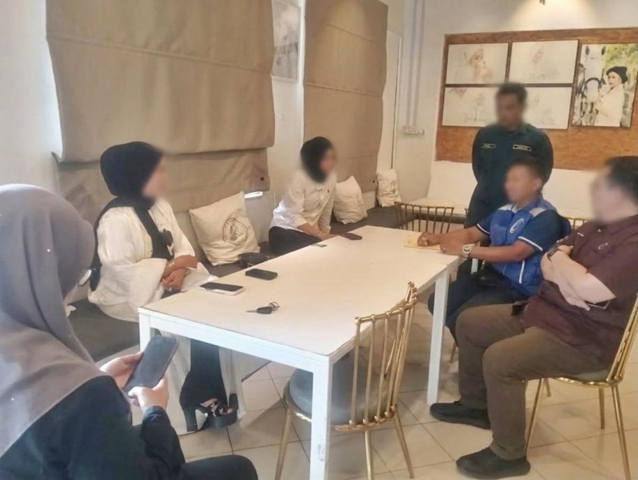 哥打峇鲁市议会针对吉兰丹河畔一家餐馆无执照举办复古迪斯科式娱乐活动,向业主开出2万5000令吉的罚单。