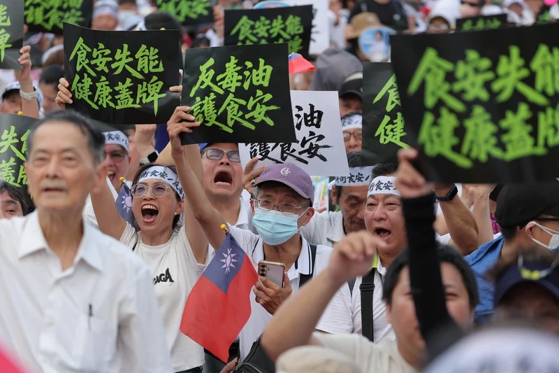凯道万人集会 民众高喊“食安沦陷”促赖政府下台