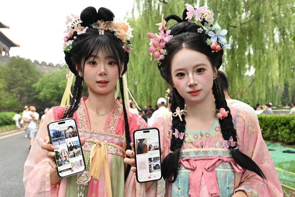 出门玩全靠它!小红书成了中国游客的“电子导游”