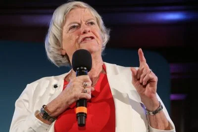 午餐吃到一半遭夺命!英政坛铁娘子被铁锤猛击21下身亡