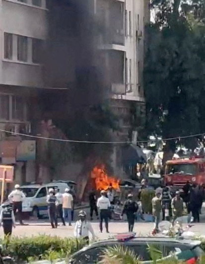 叙国首都惊传爆炸巨响 马克龙下榻酒店附近烟雾升起