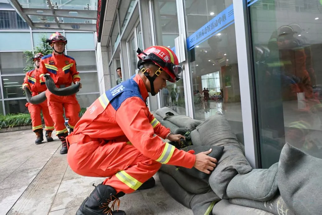 台风巴威直扑浙江 中国疏散超过90万人
