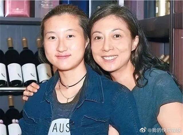 否认被成龙逼做亲子鉴定 吴绮莉呛:跟那个男的有什么关系?