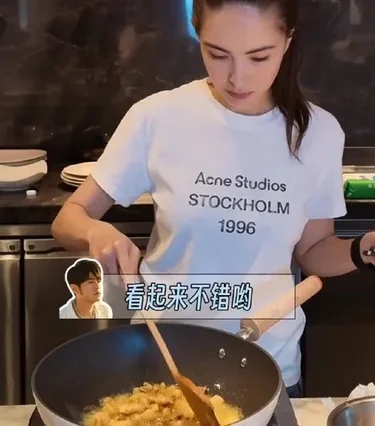 周杰伦专属昵称曝光 昆凌下厨甜喊老公来试菜