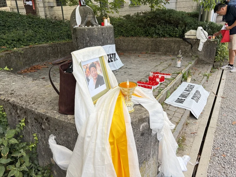 哀悼纽约自焚藏人 瑞士藏人团体聚集中国领事馆示威