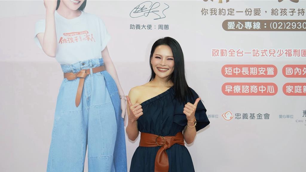 声带萎缩全程清醒开刀! 周蕙:10分钟痛如一世纪