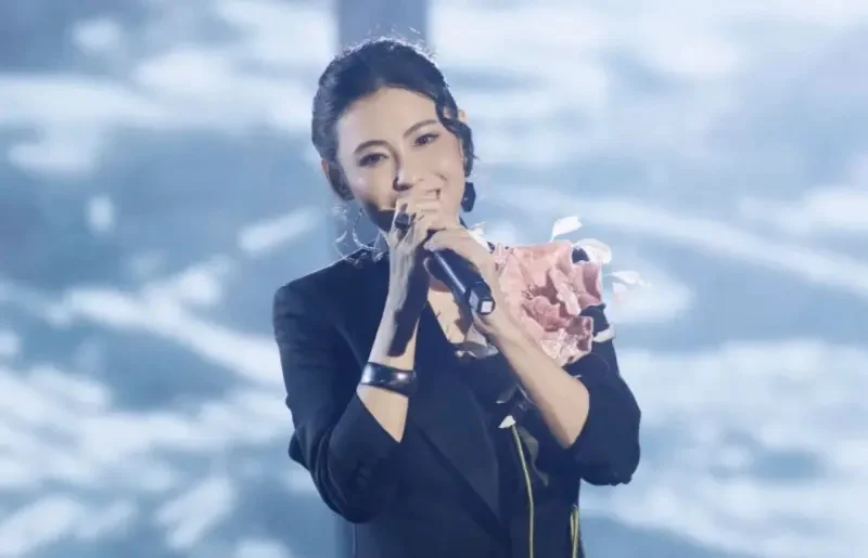 女神风采尽失? 张柏芝肚腩遮不住