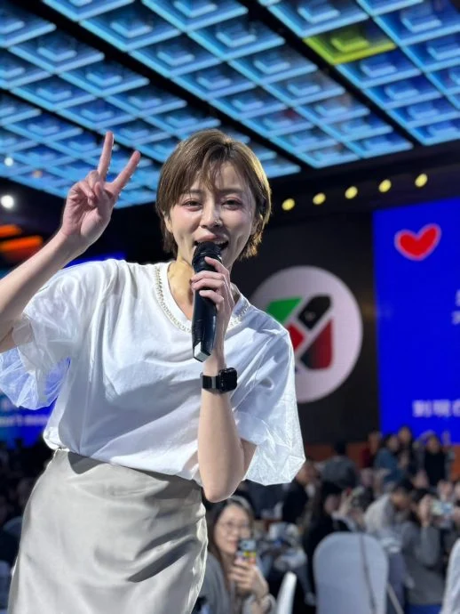 妈妈一句“唱歌难听”成阴影 王瞳为艾成重拾麦克风
