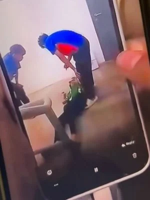 已签发//不满同学揪众围殴·警逮捕4少年助查