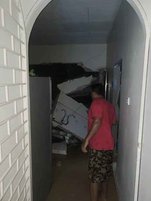 已签发//双溪毛糯雨后土崩·山泥冲毁2住家后方 幸无伤亡