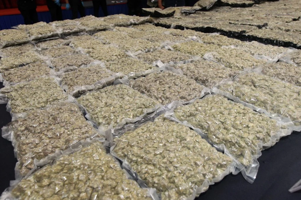 已签发//雪警一周再破6毒品案·捕7男女起获大批大麻花