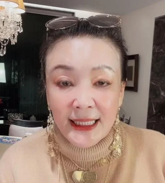 张兰又晒大S子女被网骂 10岁箖箖正面无码曝光