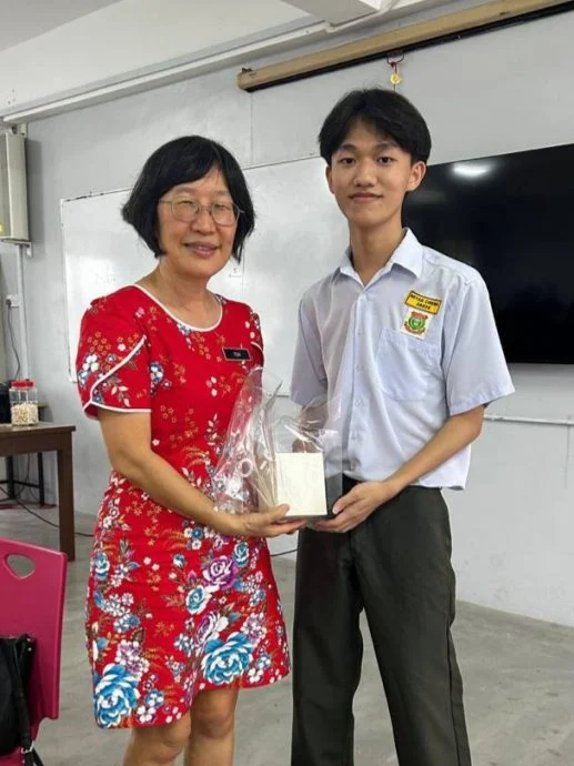 待上网/学海学记|22日见报∕主文|三十载教学生涯谢幕 杜月萍一生情深南华
