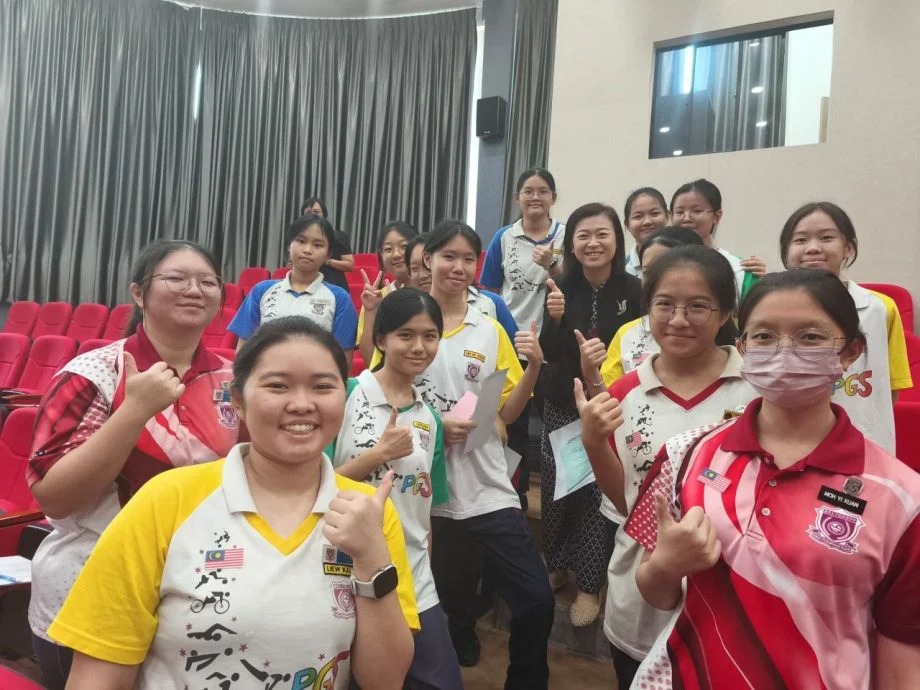待上网/学海学记|霹雳女中会计讲座 边玩边学财务计算