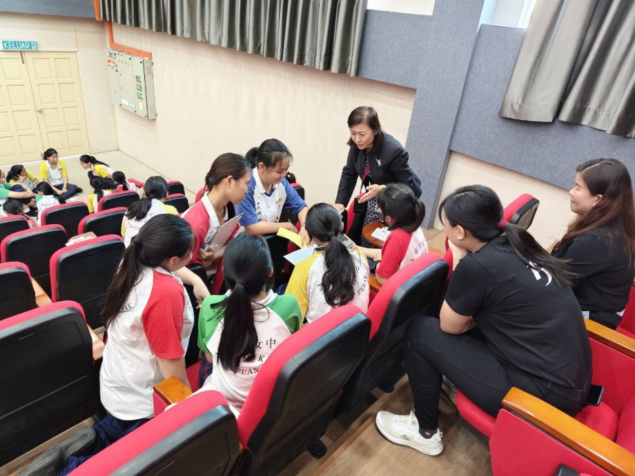 待上网/学海学记|霹雳女中会计讲座 边玩边学财务计算