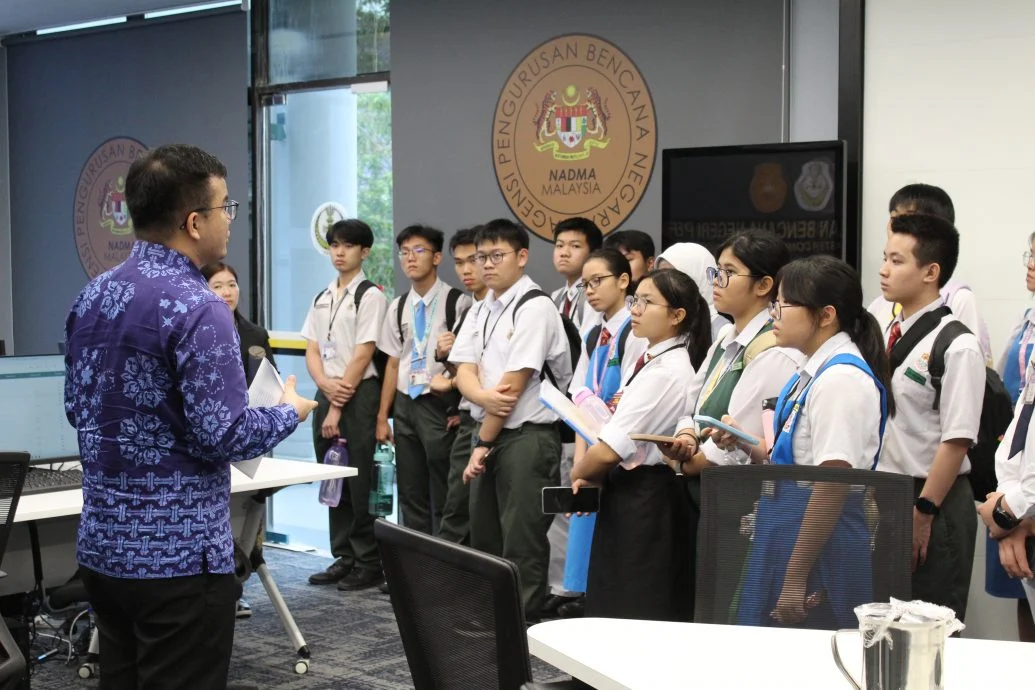 待上网:学海学记|主文|学记访霹州议会 探索议会厅内外乾坤