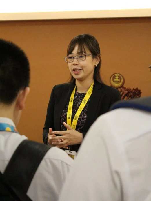 待上网:学海学记|主文|学记访霹州议会 探索议会厅内外乾坤