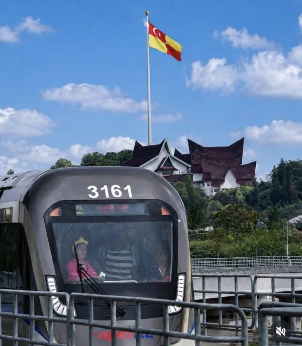 感谢纳吉与安华建成LRT 3 雪苏丹点名批评林冠英潘俭伟大砍成本
