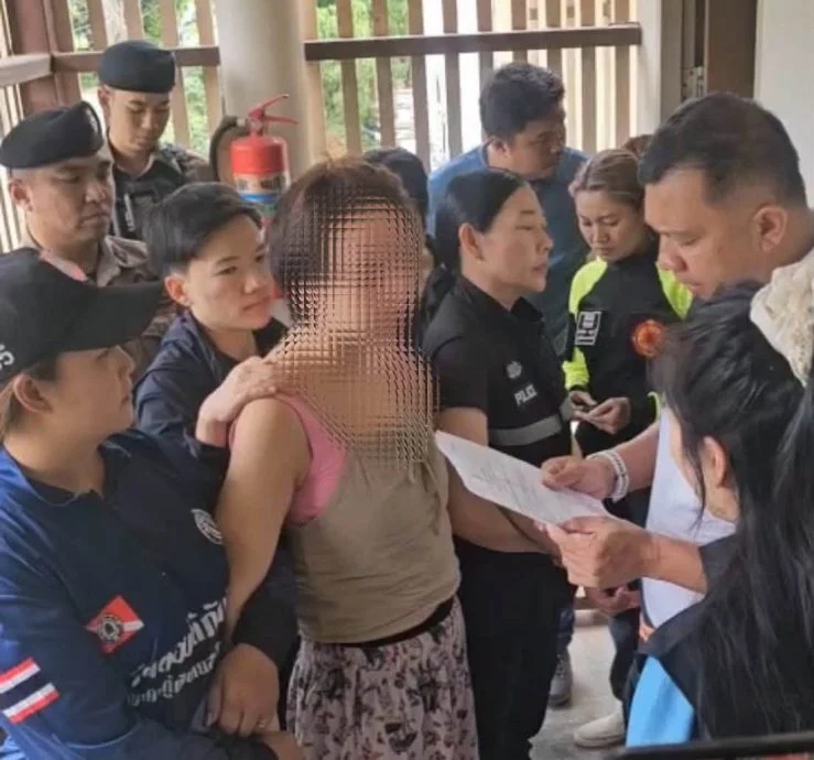 抱婴泰妇街头遭中国女子突袭! 泰网民暴怒:把她驱逐出境