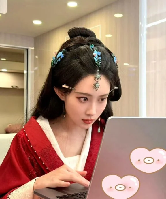 拍《百花杀》突长针眼 孟子义只拍半张脸
