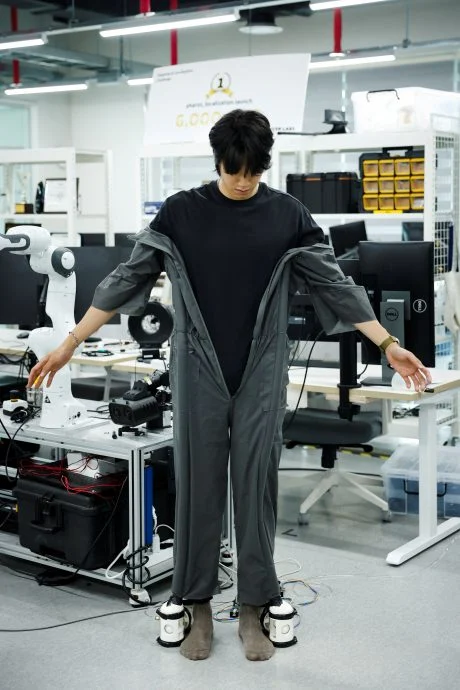 拼盘 韩美团队发表自动穿衣机器人 可望用于半导体无尘室、紧急救援场合