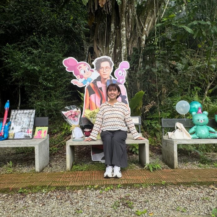 方大同冥诞纪念长椅落成 May子亲临现场见证泪目