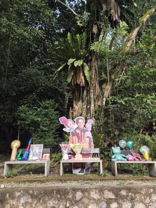 方大同冥诞纪念长椅落成 May子亲临现场见证泪目