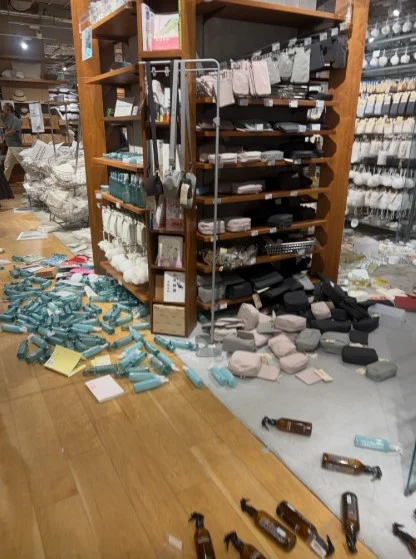 无印良品店员临危不乱 派靠垫护客疏散获网民激赞