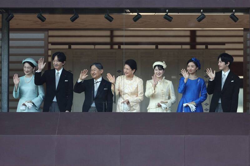 日本国会通过国旗损坏罪最重关两年 皇室典范修法也过关