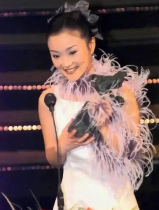 昔出轨身败名裂沦无戏可拍 李小璐自嘲“恋爱脑”公开喊话求工作