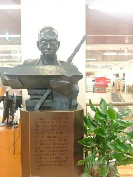 暖势力 杭州流浪汉进图书馆看书遭投诉 馆方18年前神回复网民盛赞再揭动人故事