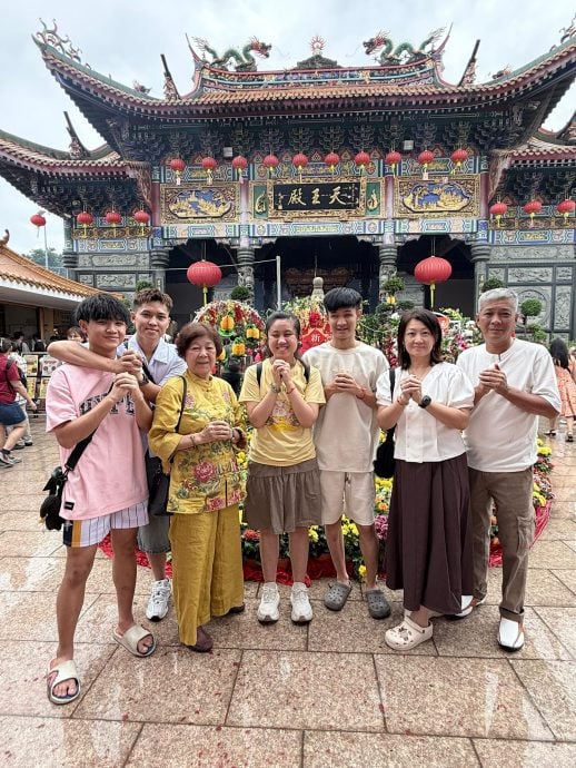 暖势力/从“怪物”到走进大学课堂 盲眼少女用生命证明自己