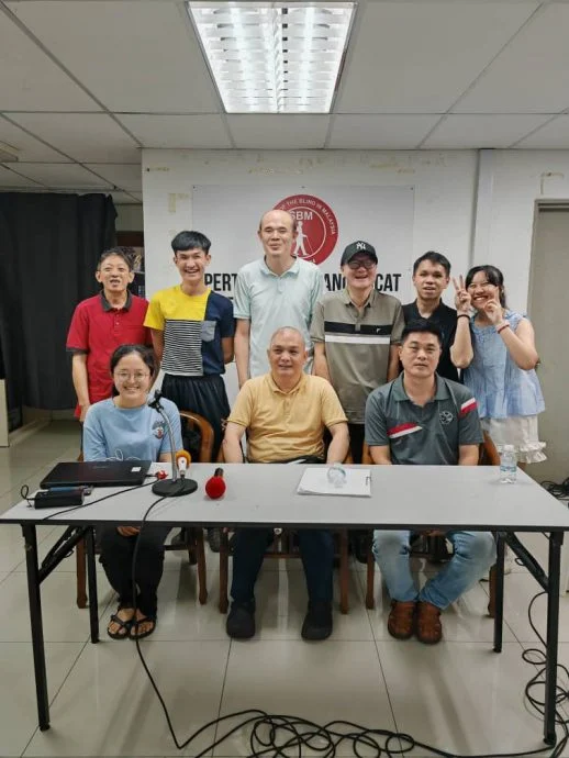 暖势力/从“怪物”到走进大学课堂 盲眼少女用生命证明自己