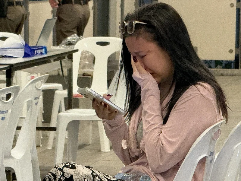 曼谷酒吧夺命恶火 罹难者亲友现场寻人接噩耗