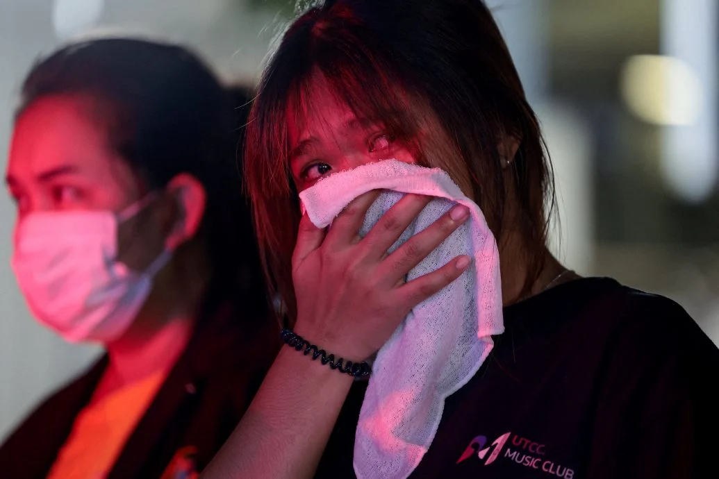 曼谷酒吧夺命恶火 罹难者亲友现场寻人接噩耗