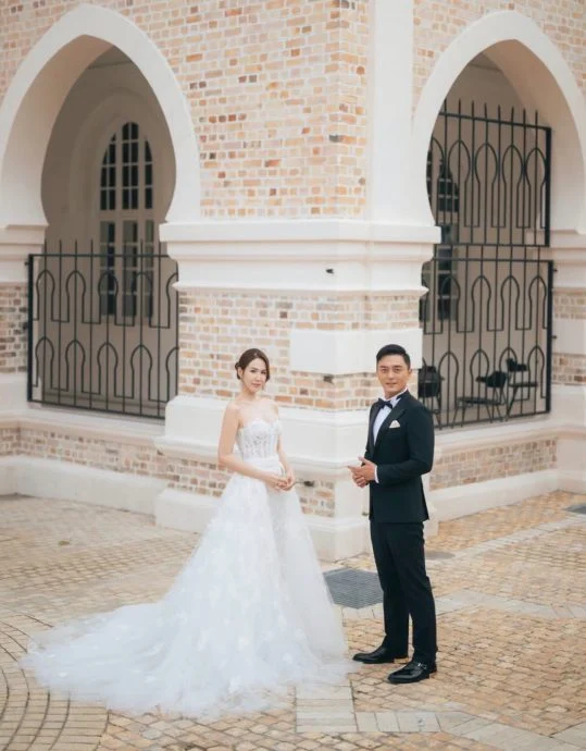 杨明庄思明吉隆坡结婚照曝光 大钟楼见证浪漫幸福时刻