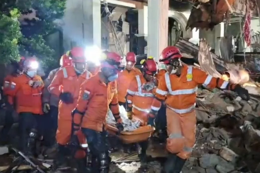 棉兰豪华住宅区天然气管道爆炸 1死2失联