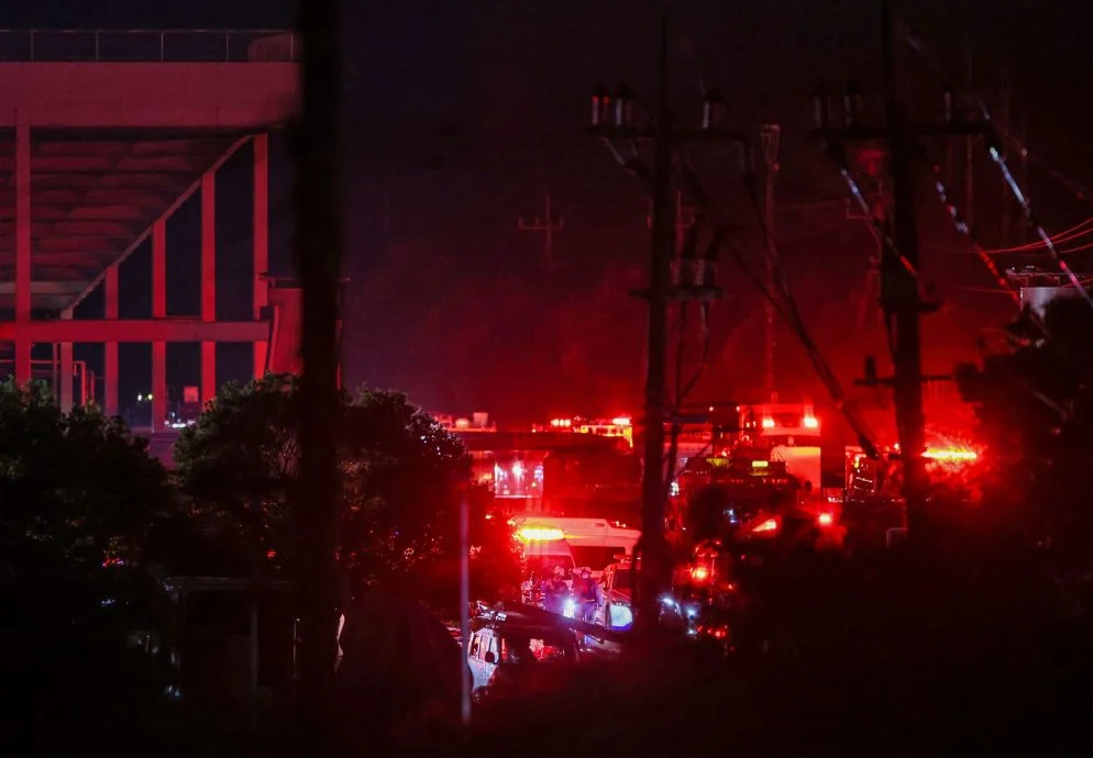 永旺“爆炸瞬间”曝光 建筑物碎片朝外喷溅 目击男子还原现场