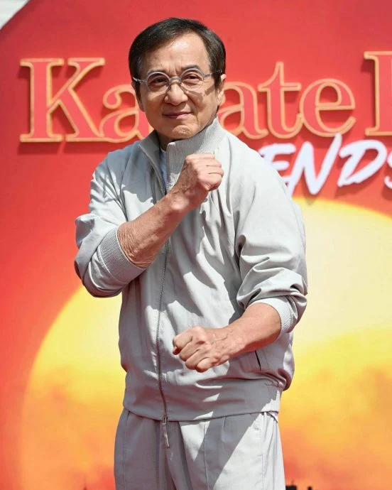 汤贺兰上海买七分裤掀抢购热潮 亲吐成龙探班真实心情