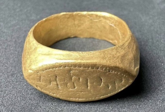 泰国考古遗址发现2000年历史金戒 刻有古印度文字