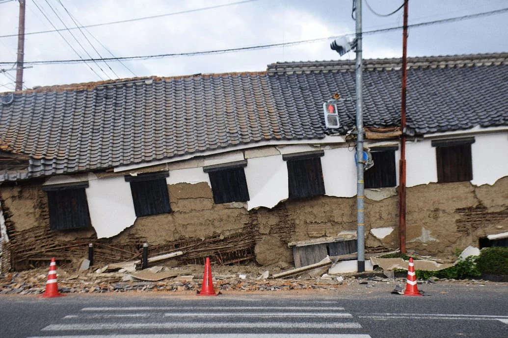 熊本强震∕地表位移84公分 九州交通瘫痪 新干线停驶、航班停飞
