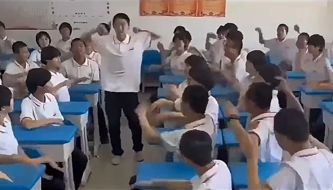 独中课室响起旁遮普神曲 师生默契群舞展现大马多元美