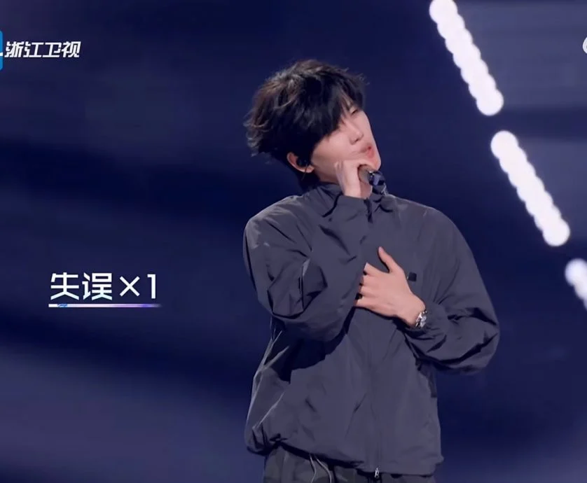 王翊恩太紧张忘词表演一度中断 杨丞琳落泪分享自身经验
