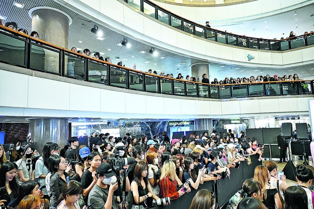 珉奎快闪香港爆出“臭闻” 粉丝通宵排队疑大便失禁