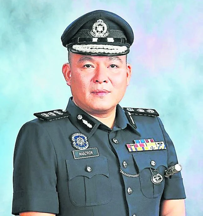 男子卧尸篮球场 警:腹部遭刺伤失血致死