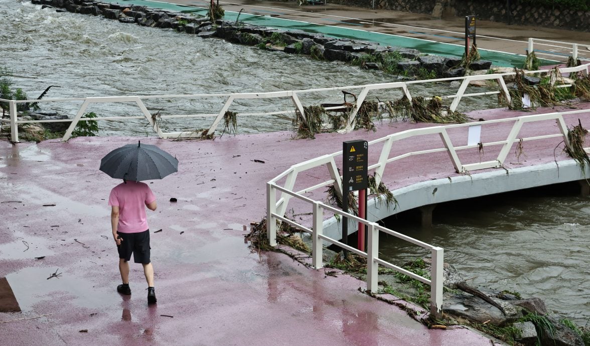 看世界)韩国多地豪雨传灾情 总理韩圣淑指示迅速复原