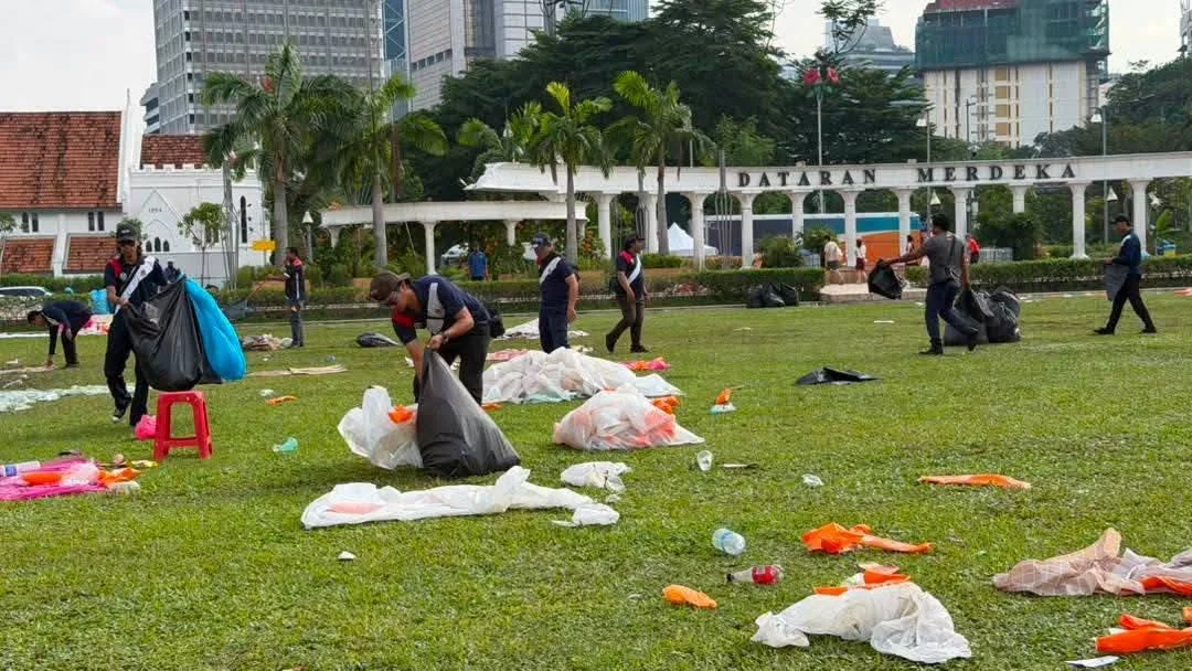 看世足赛转播独立广场满地垃圾 杨巧双:我非常失望!