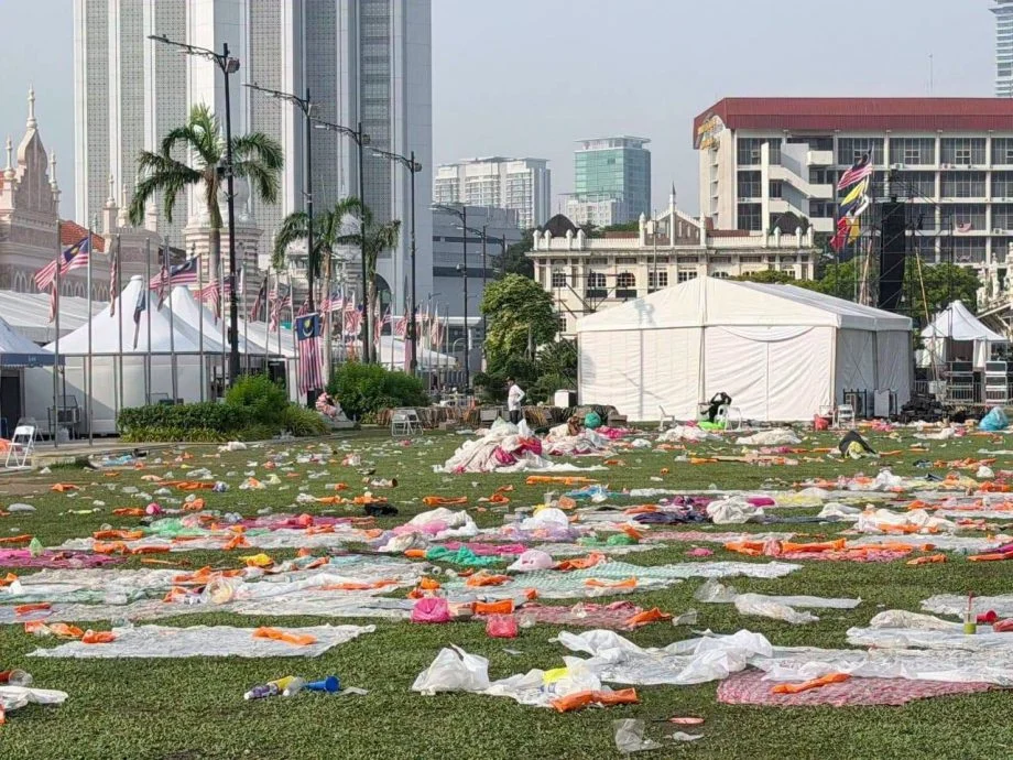 看世足赛转播独立广场满地垃圾 杨巧双:我非常失望!